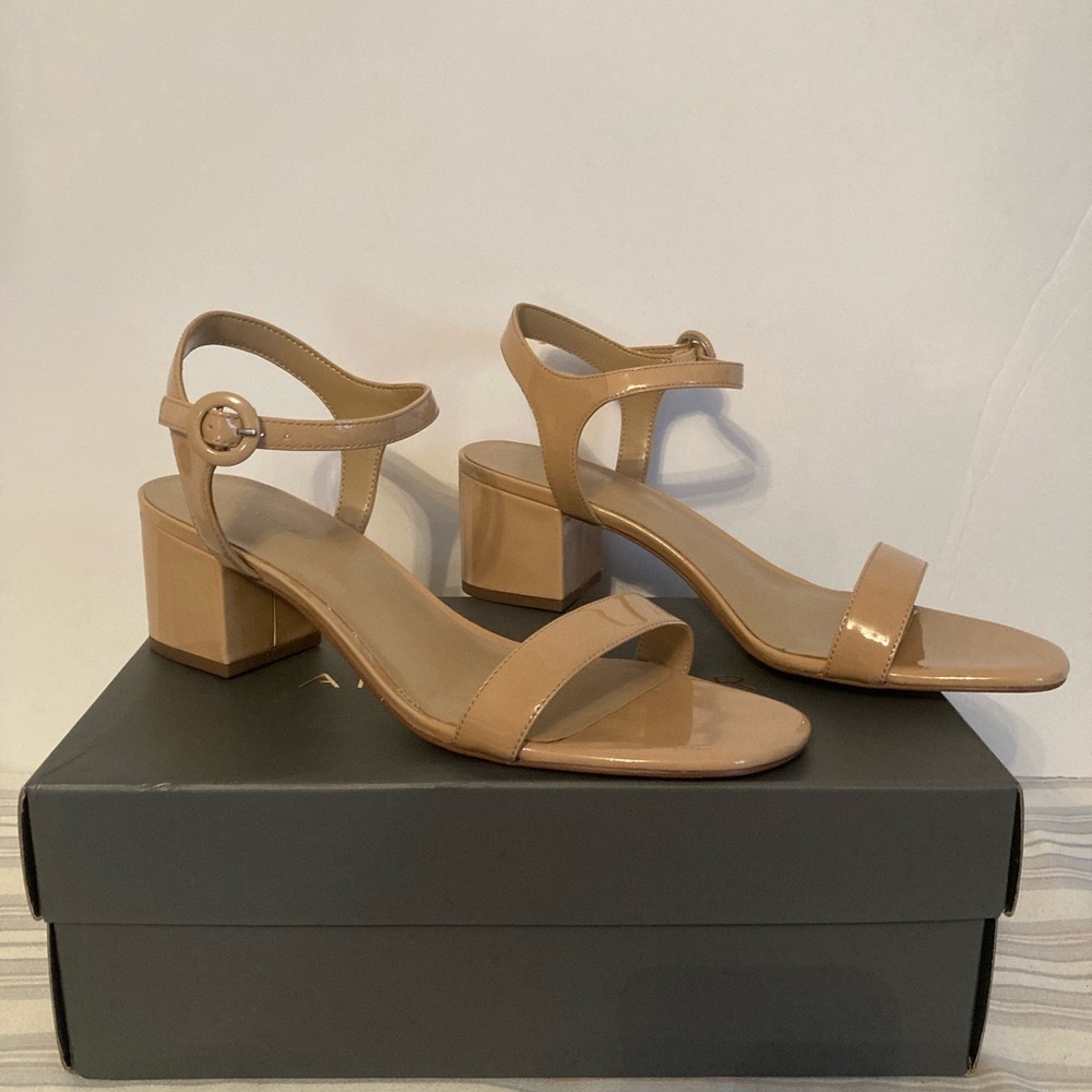 Block heel patent leather sandal